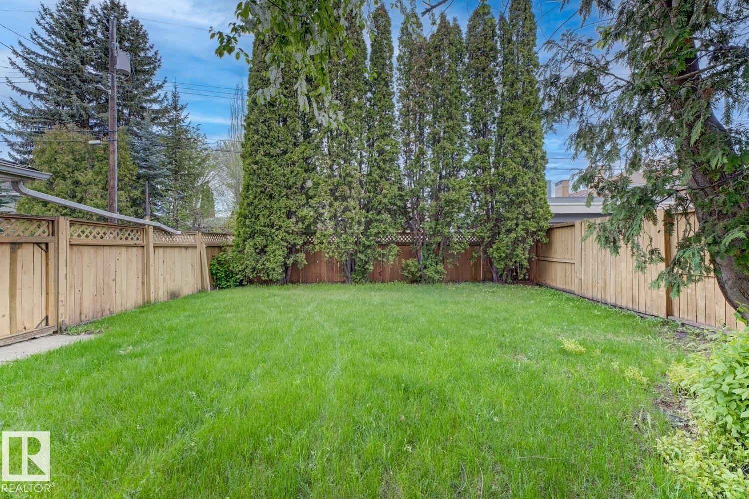 8754 Strathearn Drive Nw, Edmonton, AB - Outdoor With Backyard