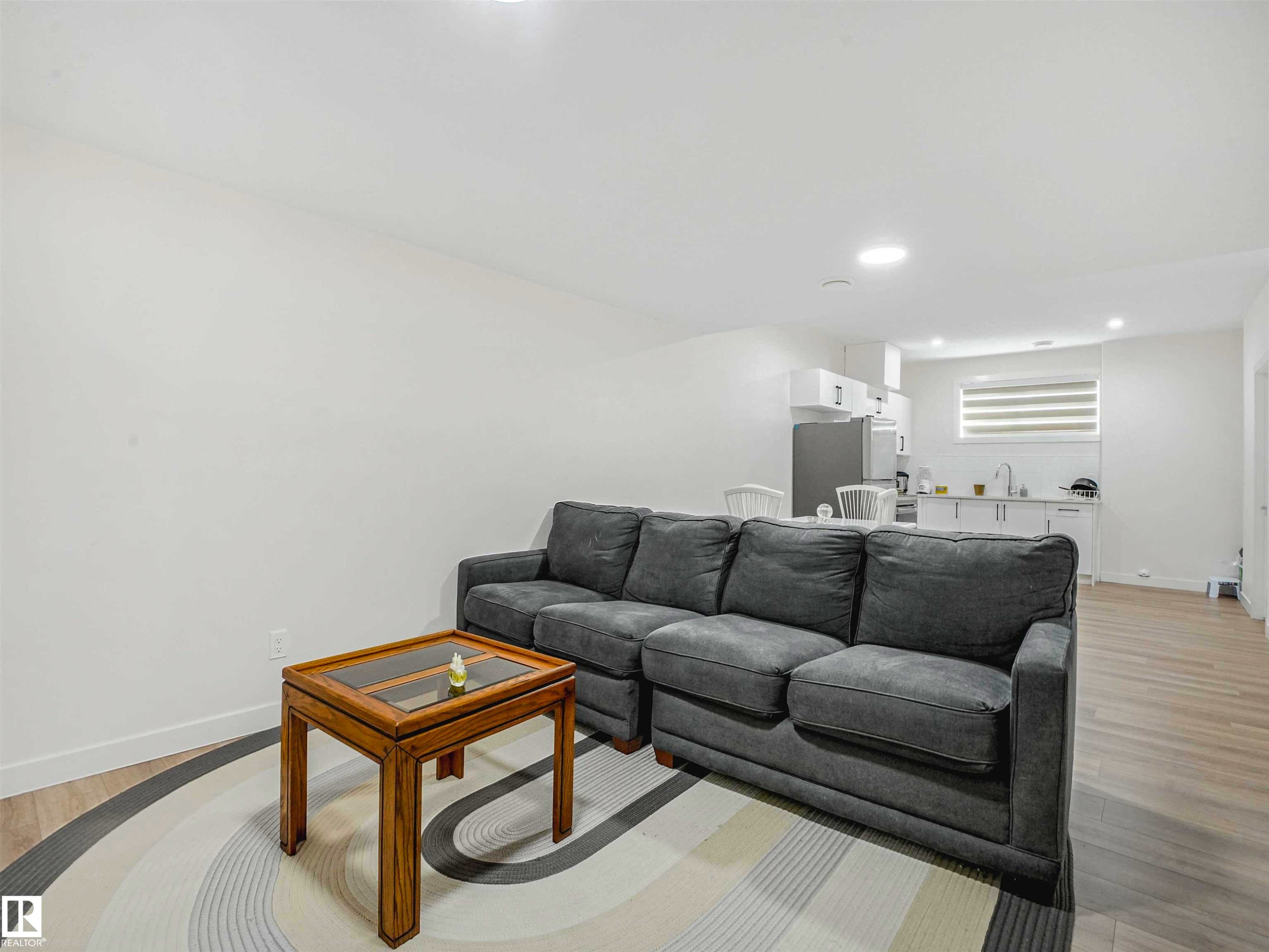 Image quality insufficient for description - 1518 Siskin Link Link, Edmonton, AB - Indoor Photo Showing Living Room