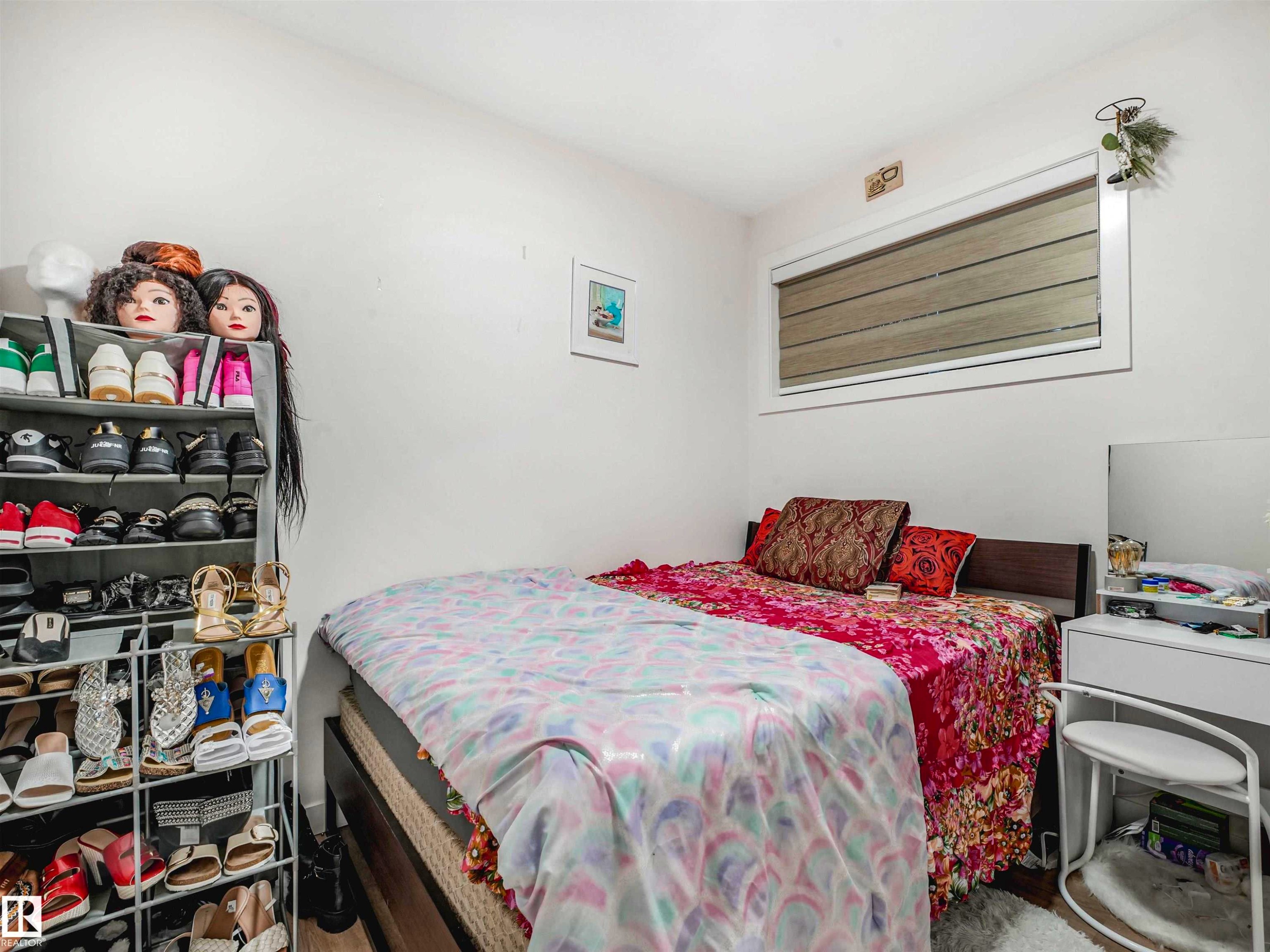 Image quality insufficient for description - 1518 Siskin Link Link, Edmonton, AB - Indoor Photo Showing Bedroom