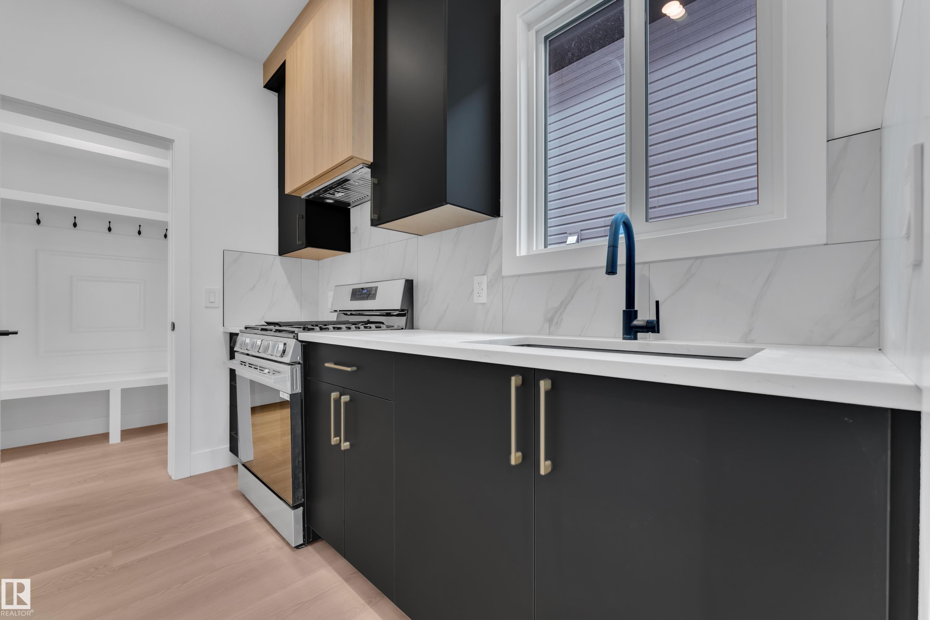 12 Cobblestone Gate, Spruce Grove, AB - Indoor Photo Showing Kitchen