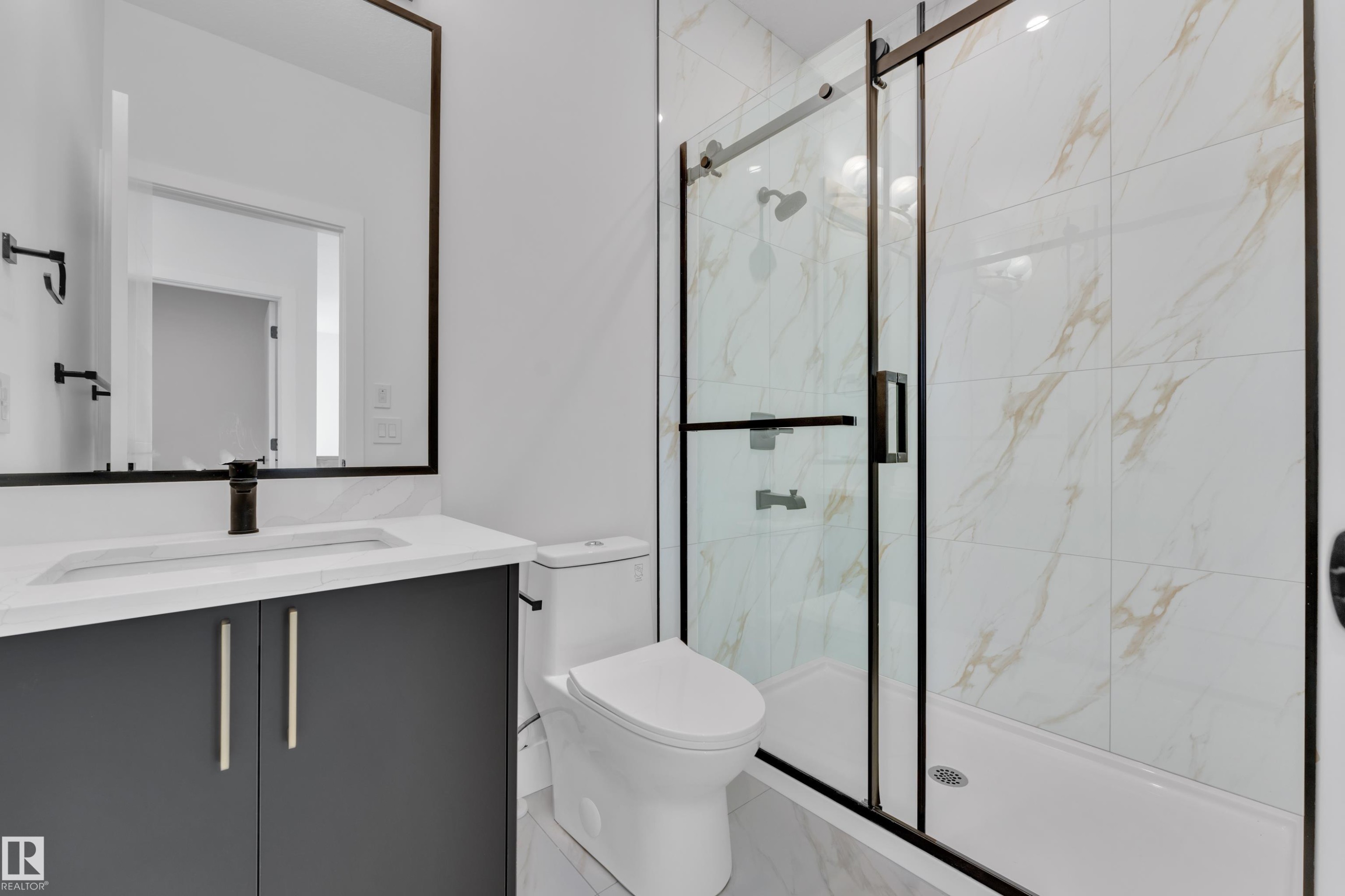 12 Cobblestone Gate, Spruce Grove, AB - Indoor Photo Showing Bathroom