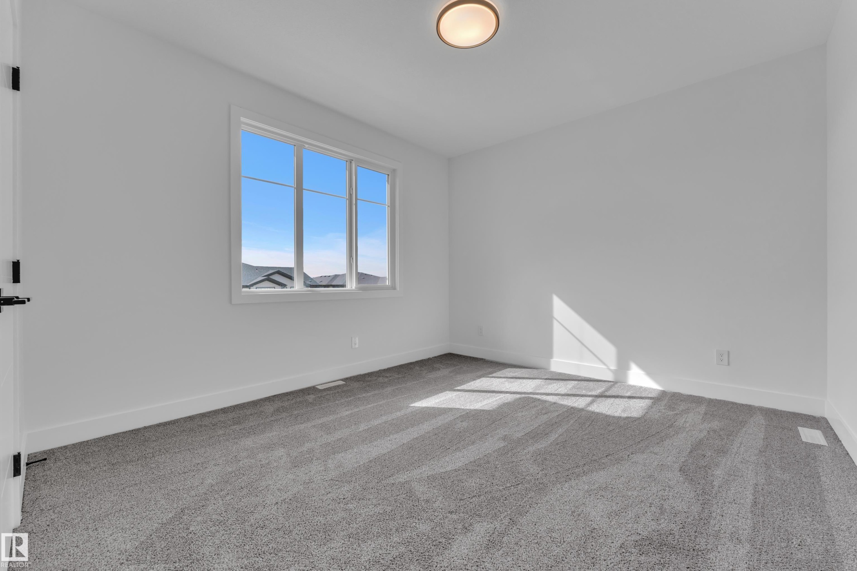 12 Cobblestone Gate, Spruce Grove, AB - Indoor Photo Showing Other Room