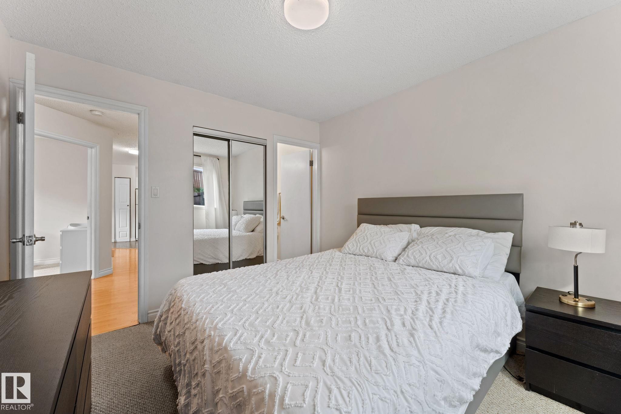 4621 126 Avenue, Edmonton, AB - Indoor Photo Showing Bedroom