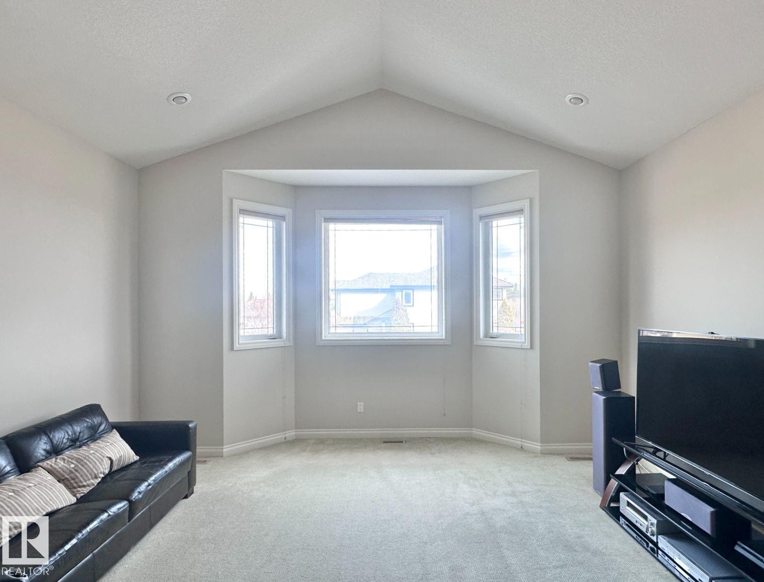 Spacious room featuring a vaulted ceiling and a bay window - 820 Drysdale Run, Edmonton, AB - Indoor Photo Showing Other Room