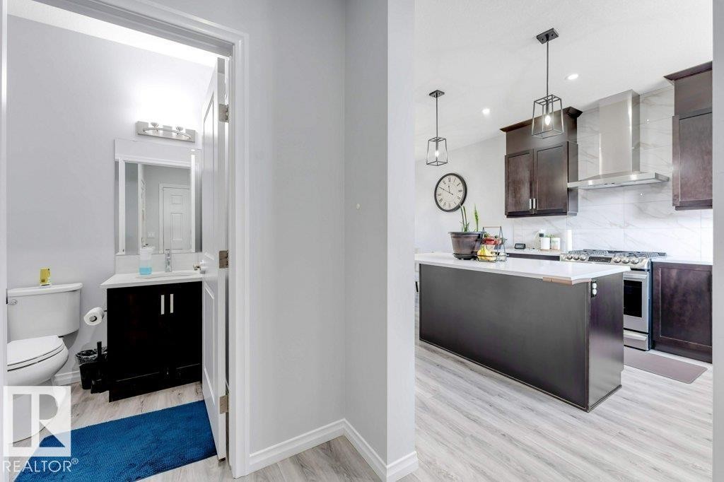 1305 Darby Way, Edmonton, AB - Indoor Photo Showing Kitchen With Upgraded Kitchen