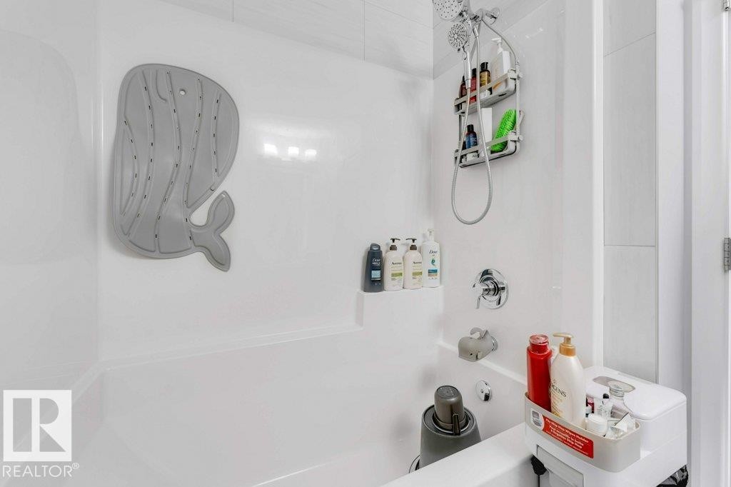 1305 Darby Way, Edmonton, AB - Indoor Photo Showing Bathroom