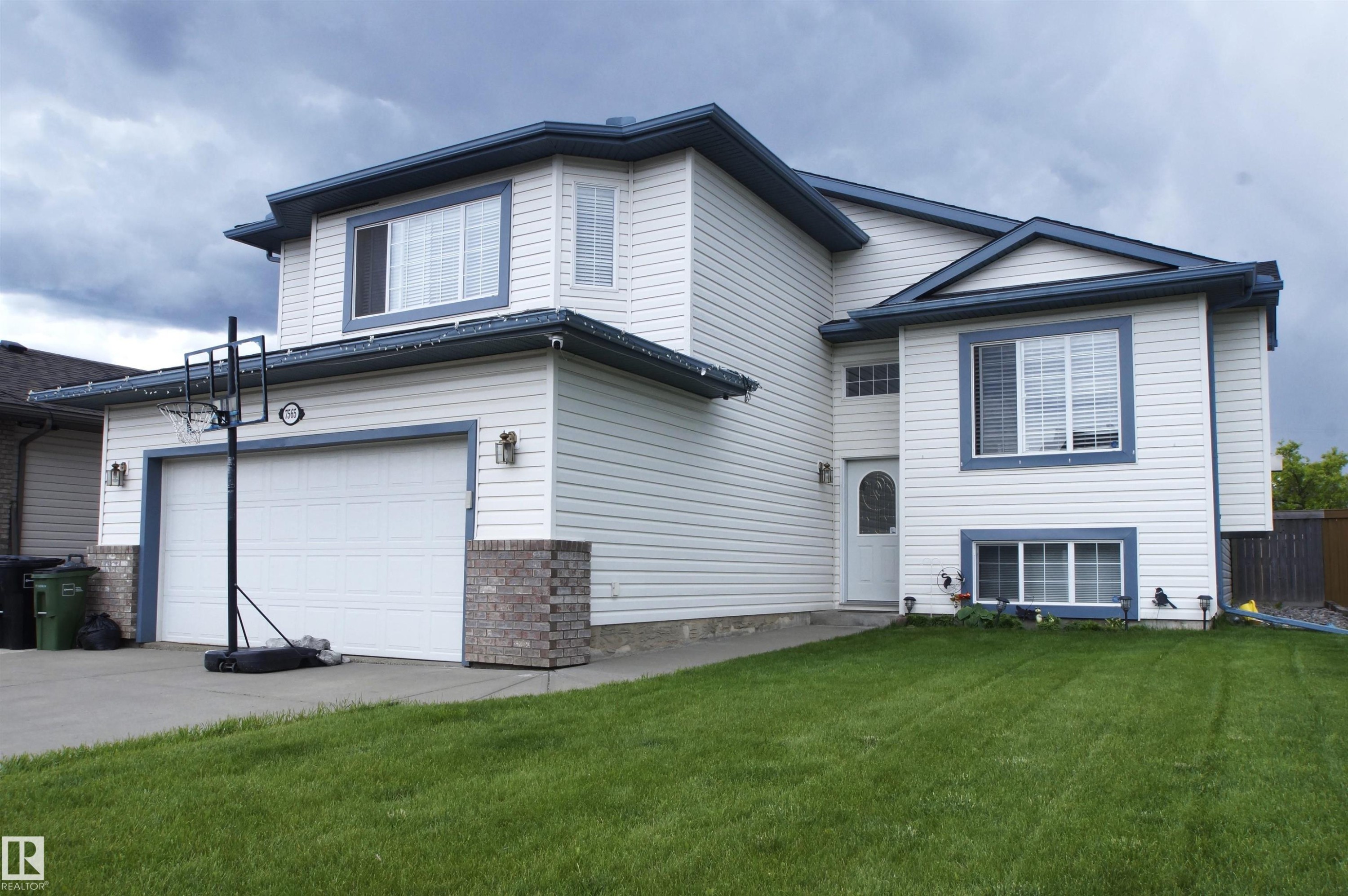 7565 165A Avenue, Edmonton, AB - Outdoor