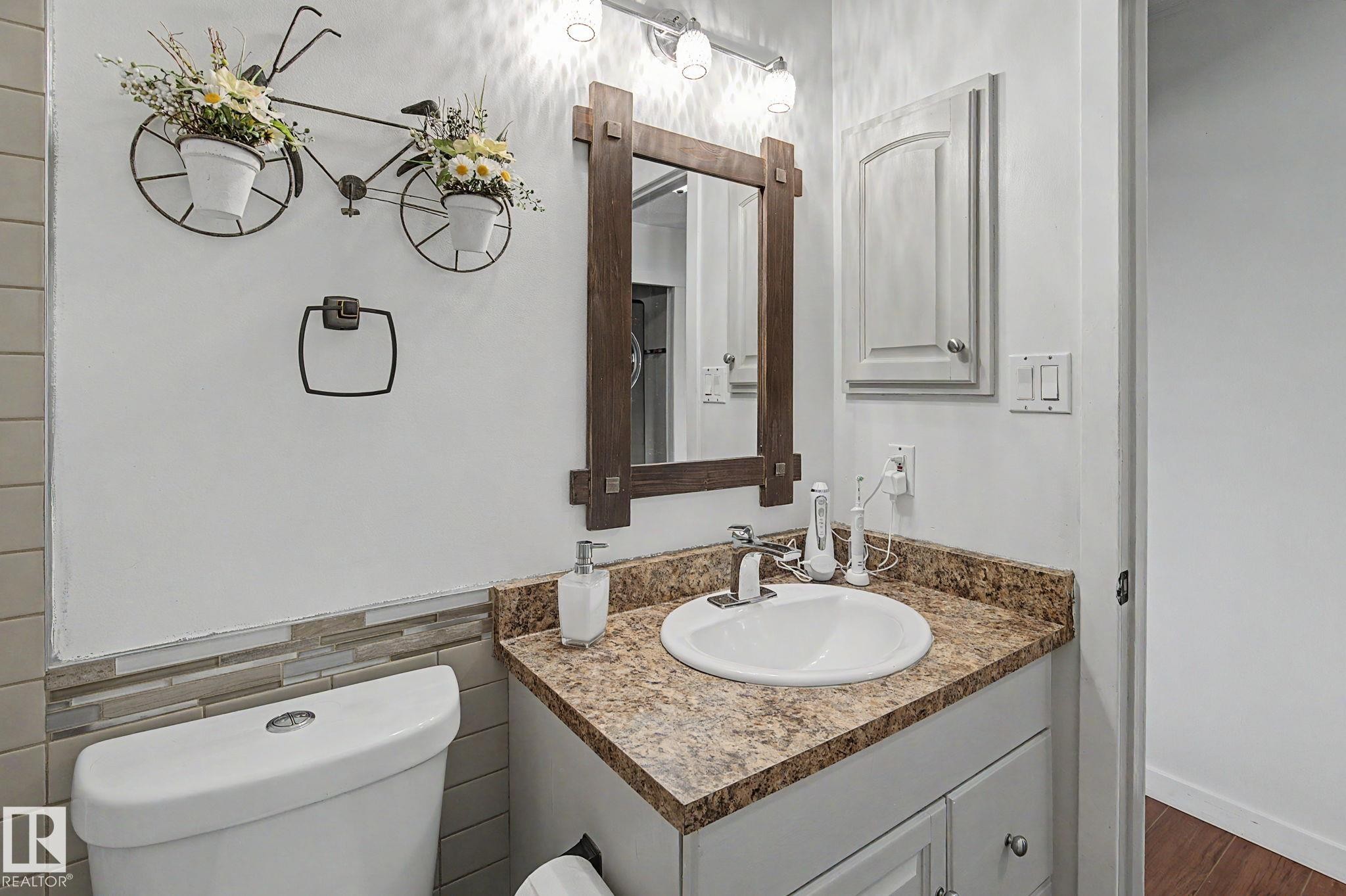 7565 165A Avenue, Edmonton, AB - Indoor Photo Showing Bathroom