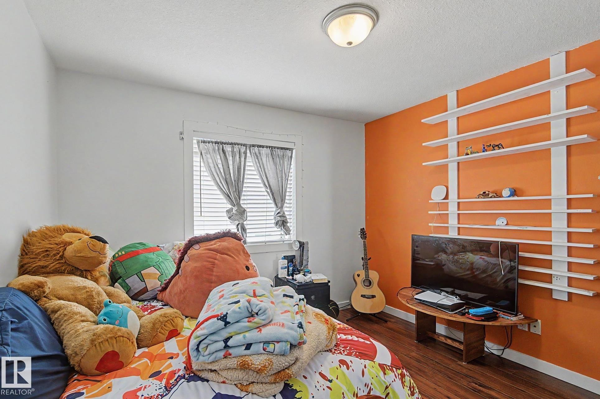 7565 165A Avenue, Edmonton, AB - Indoor Photo Showing Bedroom