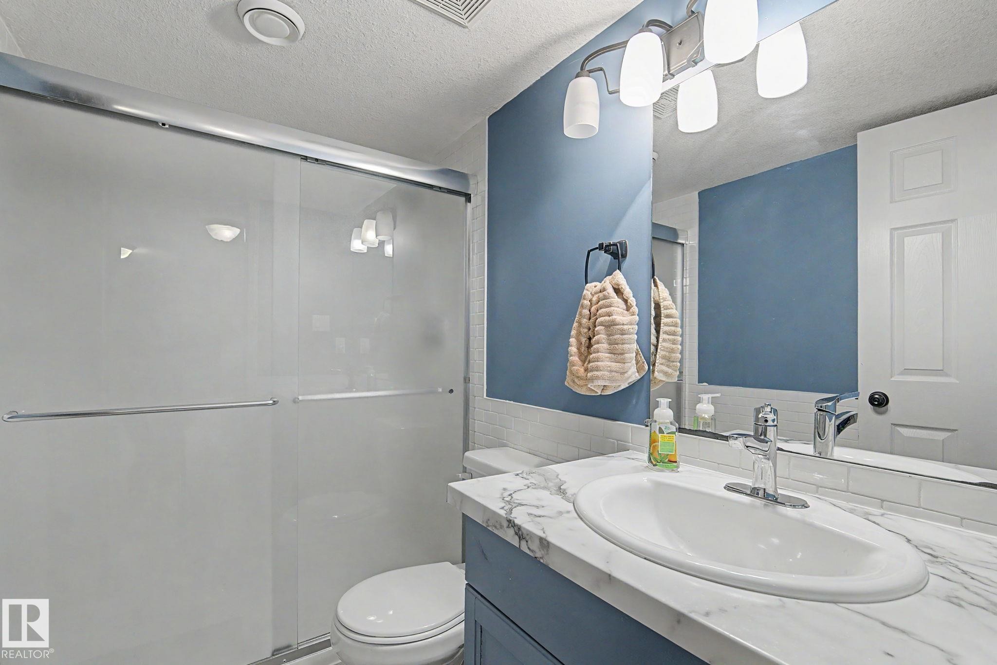7565 165A Avenue, Edmonton, AB - Indoor Photo Showing Bedroom