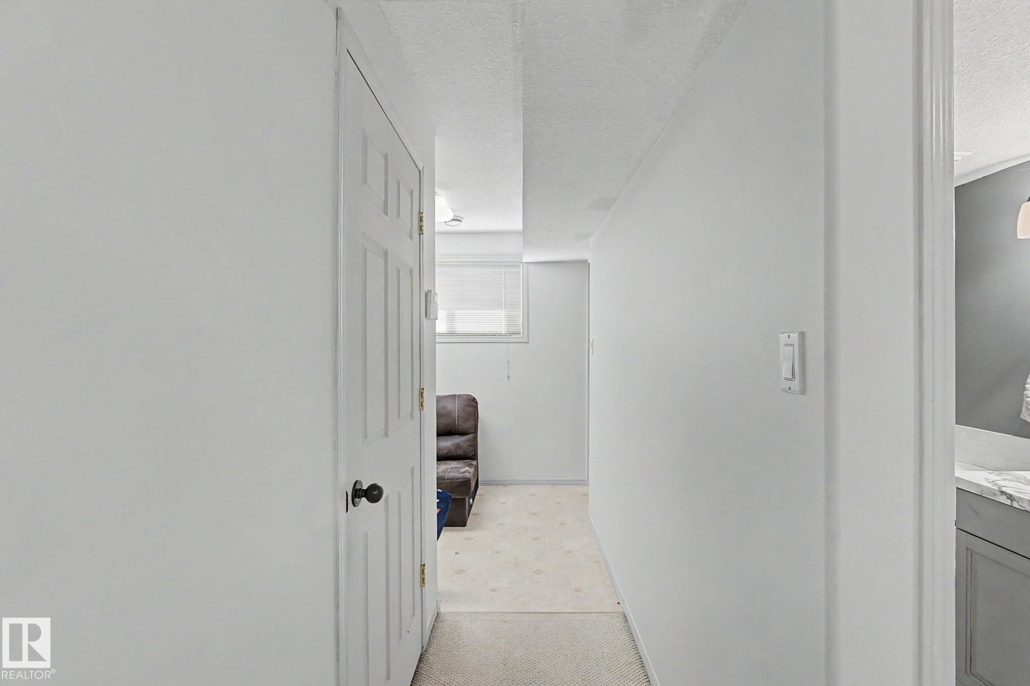 7565 165A Avenue, Edmonton, AB - Indoor Photo Showing Bathroom