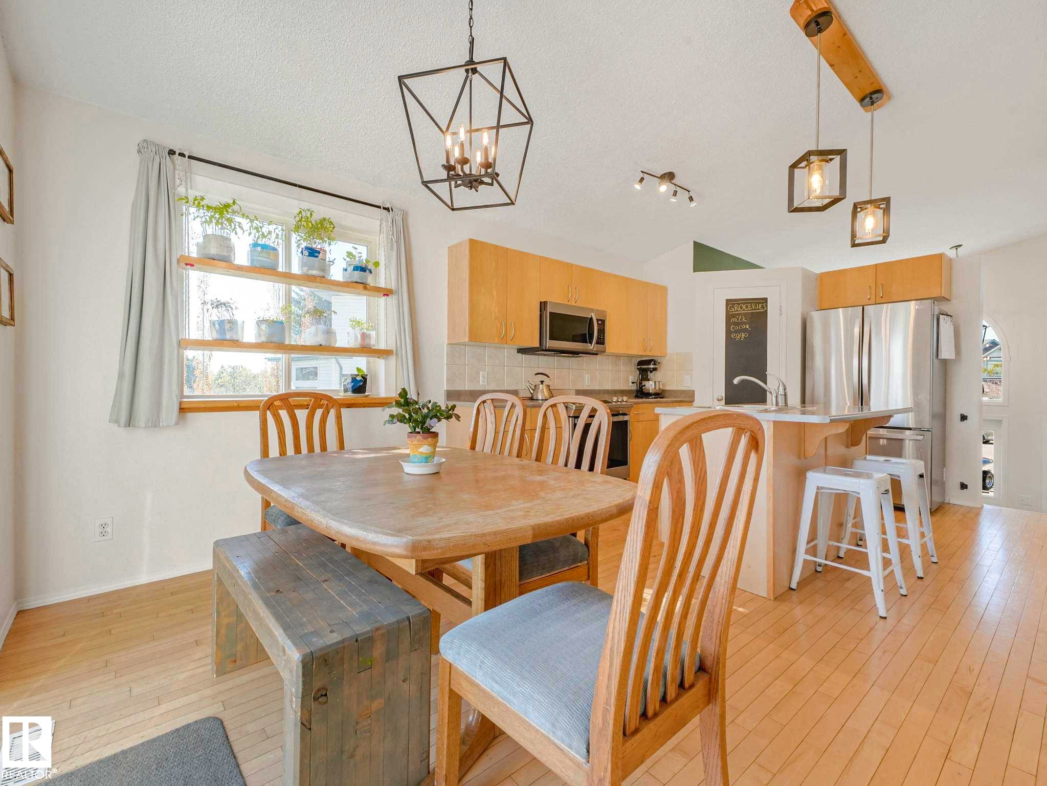 3608 130 Avenue, Edmonton, AB - Indoor Photo Showing Dining Room