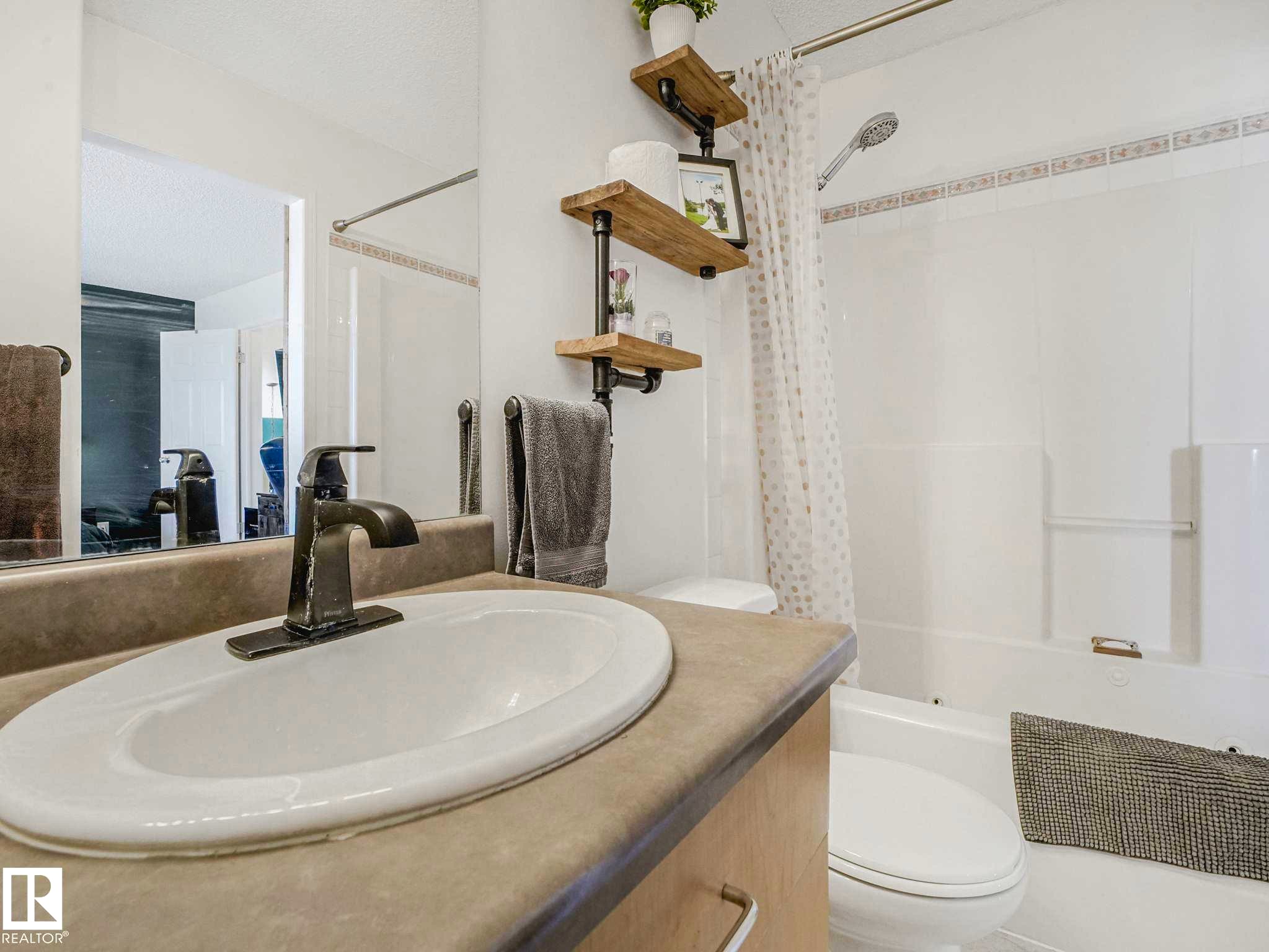 3608 130 Avenue, Edmonton, AB - Indoor Photo Showing Bathroom