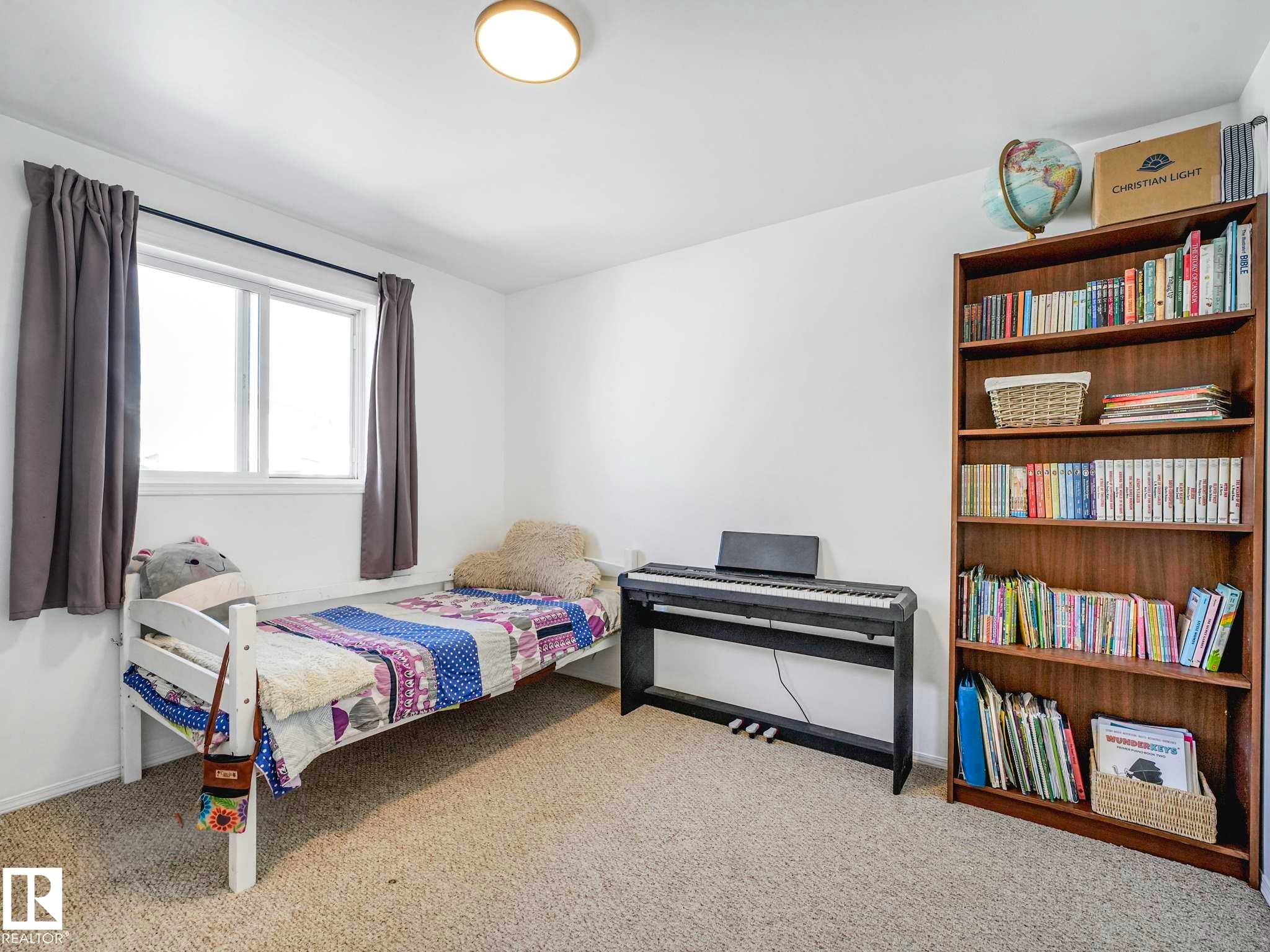 3608 130 Avenue, Edmonton, AB - Indoor Photo Showing Bedroom