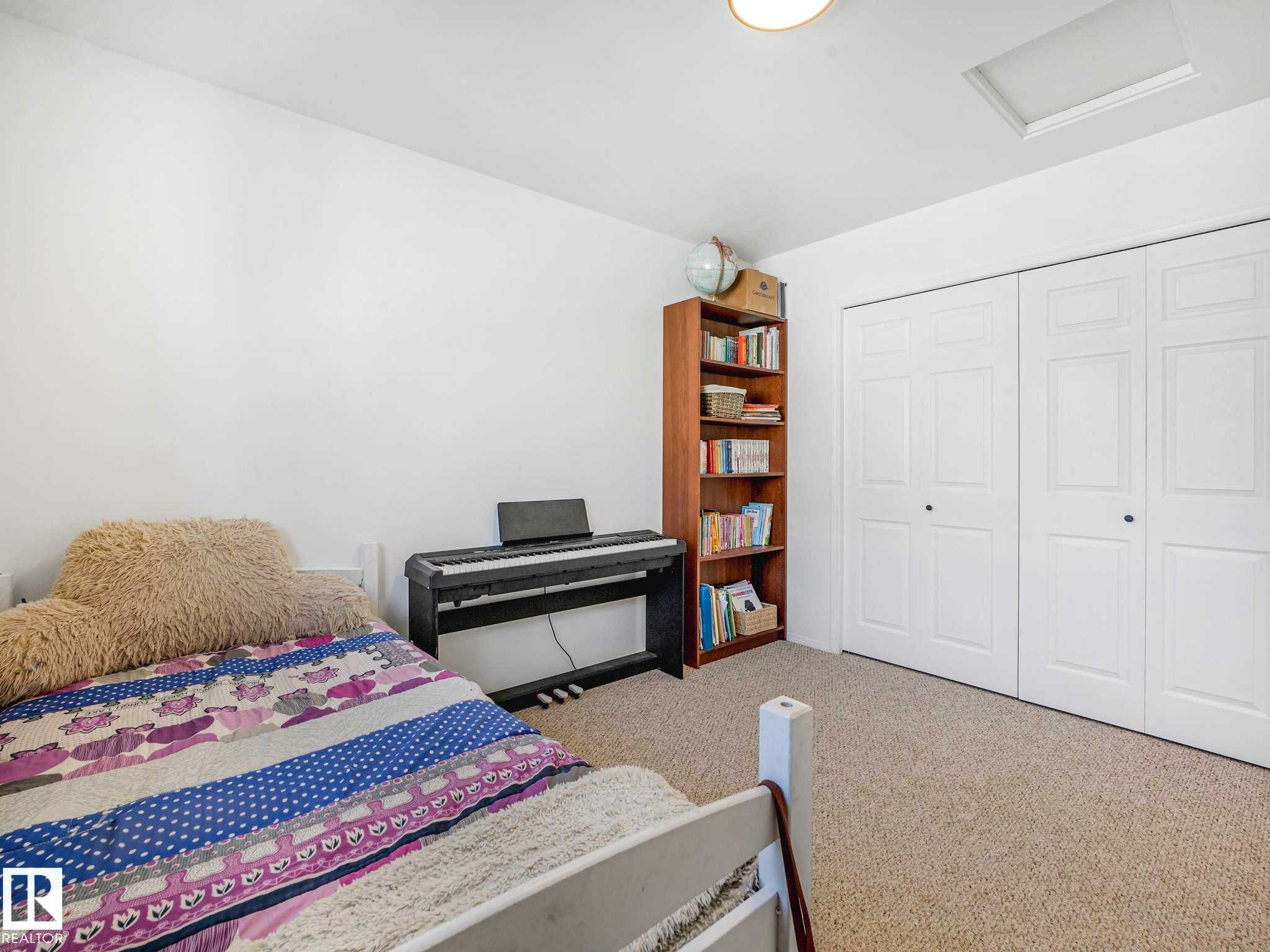 3608 130 Avenue, Edmonton, AB - Indoor Photo Showing Bedroom
