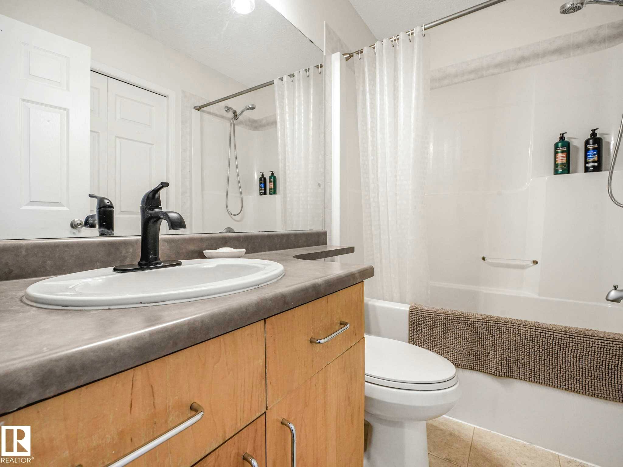 3608 130 Avenue, Edmonton, AB - Indoor Photo Showing Bathroom
