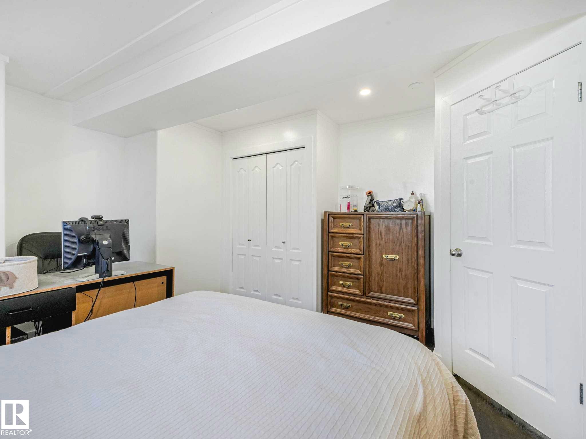 3608 130 Avenue, Edmonton, AB - Indoor Photo Showing Bedroom