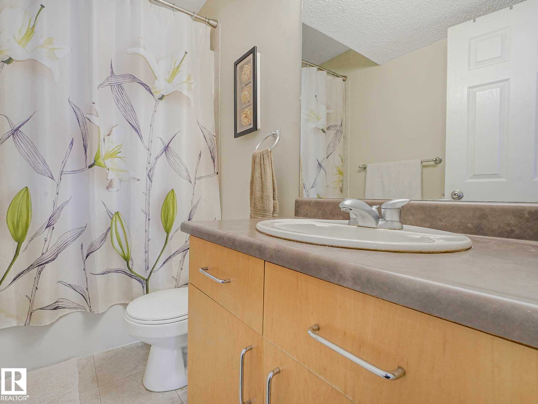 3608 130 Avenue, Edmonton, AB - Indoor Photo Showing Bathroom