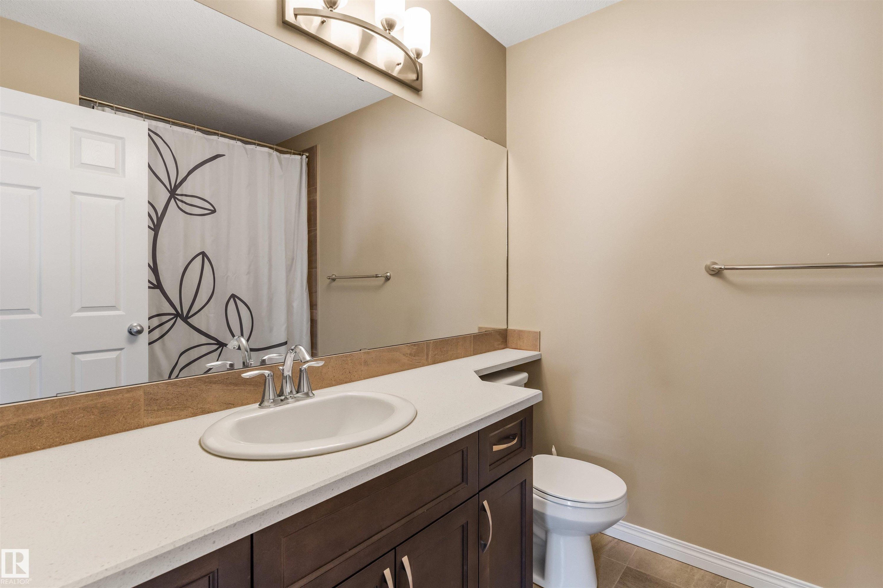 12827 207 Street, Edmonton, AB - Indoor Photo Showing Bathroom