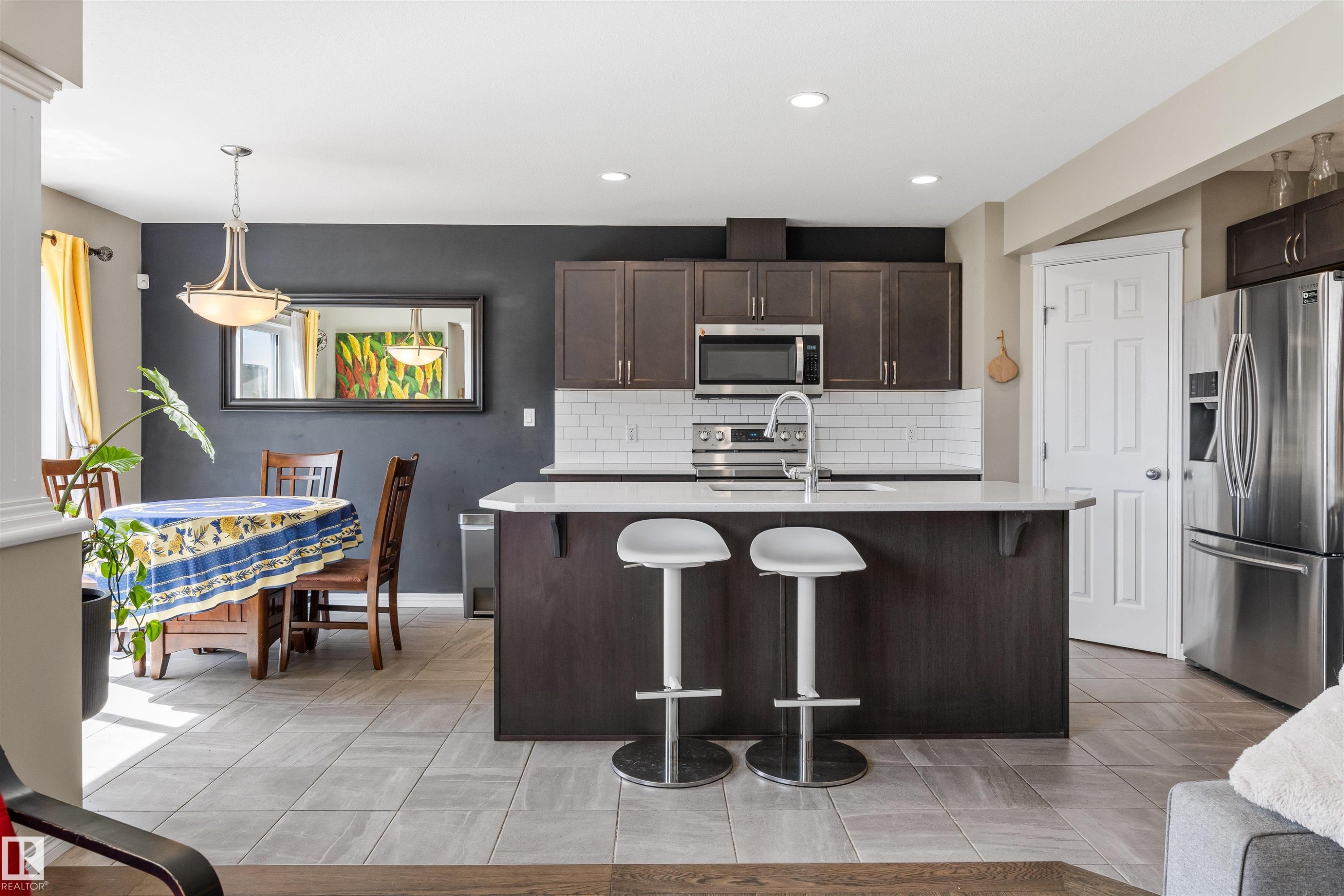 12827 207 Street, Edmonton, AB - Indoor Photo Showing Kitchen With Upgraded Kitchen