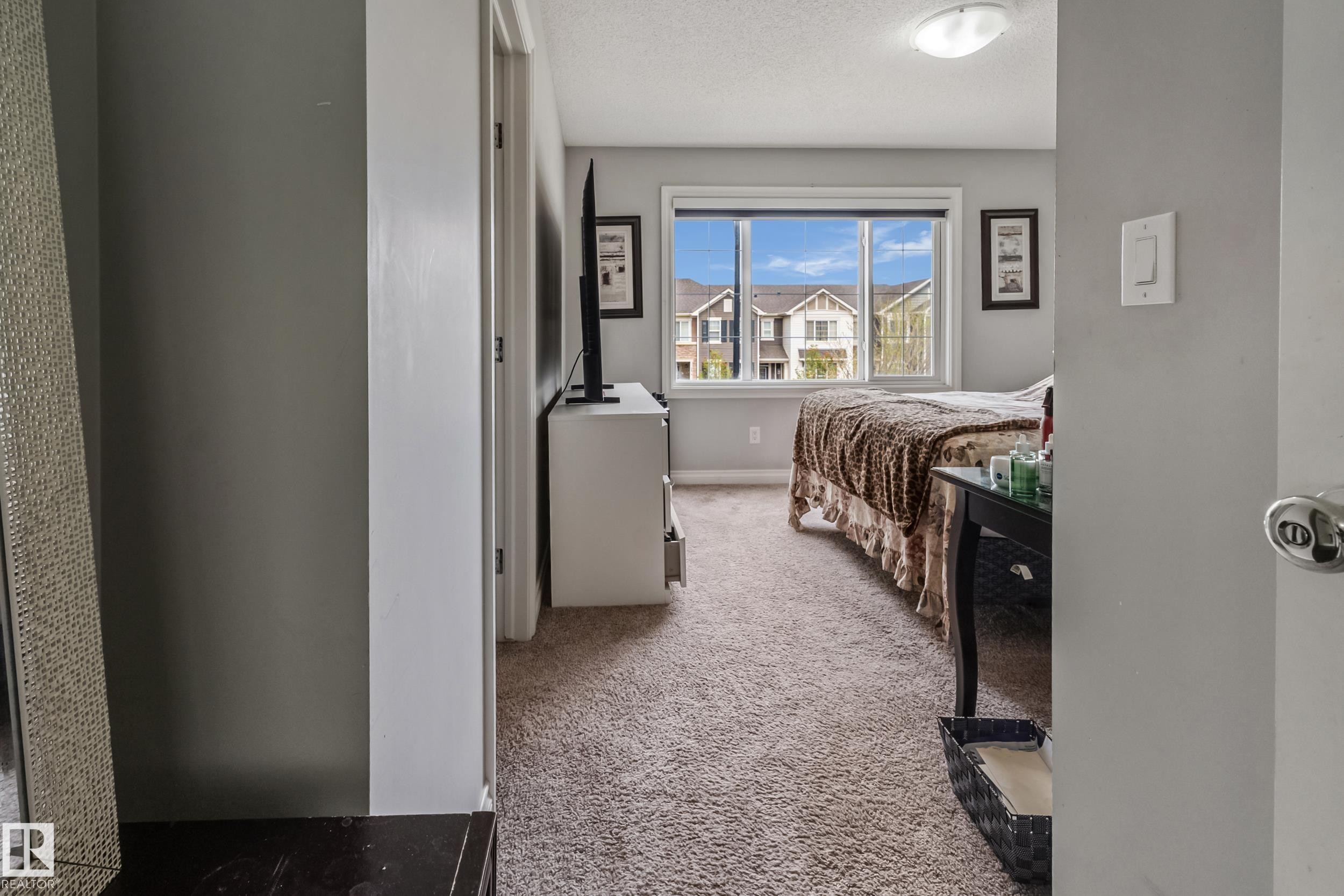 Carpeted room with light grey walls and a ceiling-mounted flush light fixture - 8131 Chappelle Way, Edmonton, AB - Indoor Photo Showing Bedroom