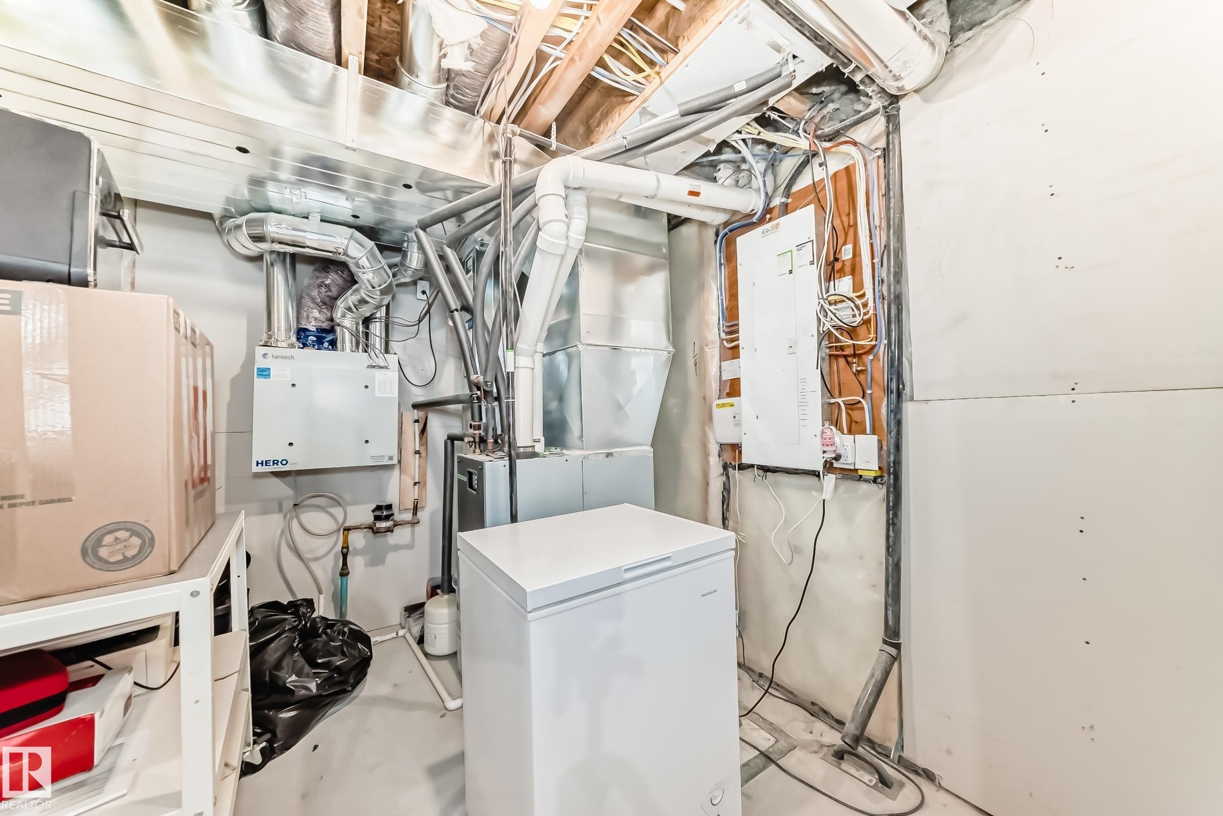 5165 Edgemont Boulevard, Edmonton, AB - Indoor