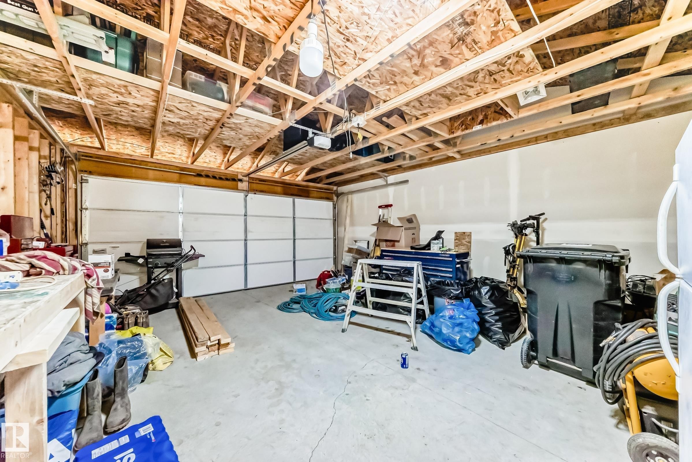 5165 Edgemont Boulevard, Edmonton, AB - Indoor Photo Showing Garage