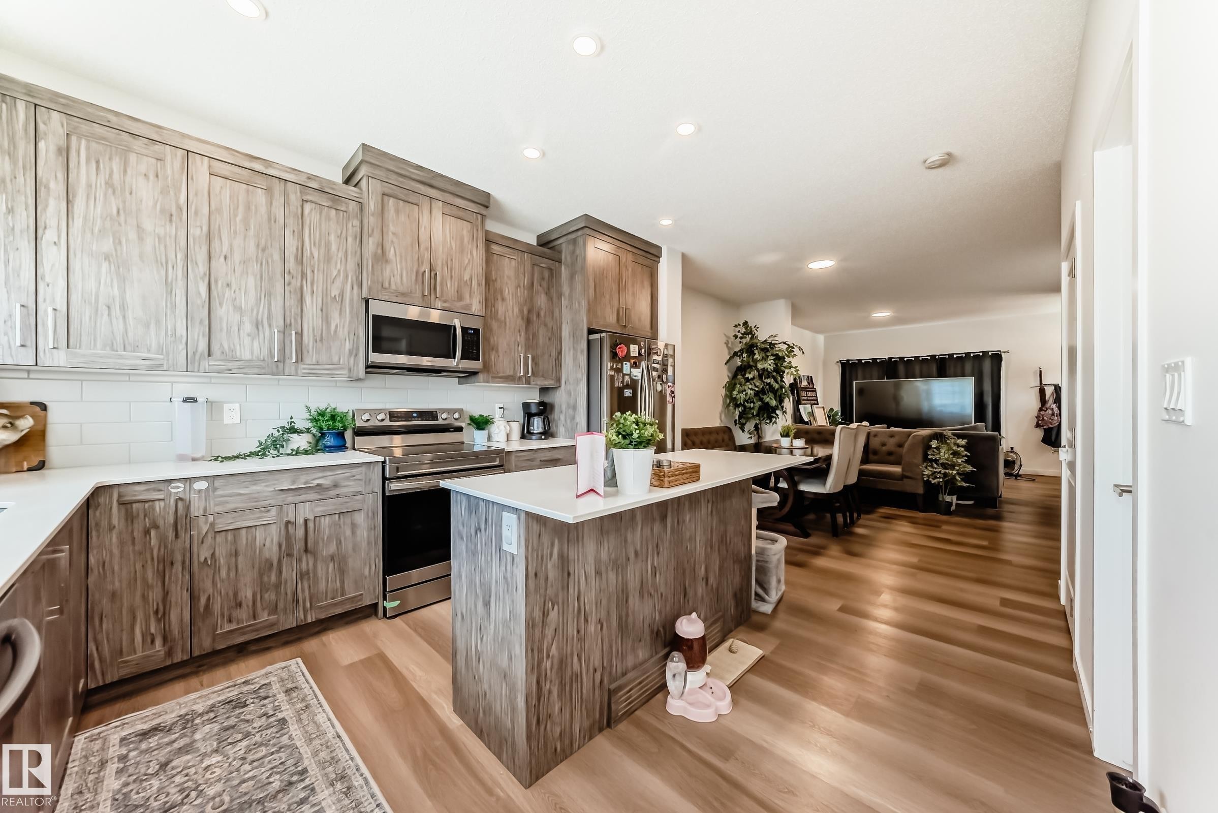 5165 Edgemont Boulevard, Edmonton, AB - Indoor Photo Showing Kitchen With Upgraded Kitchen