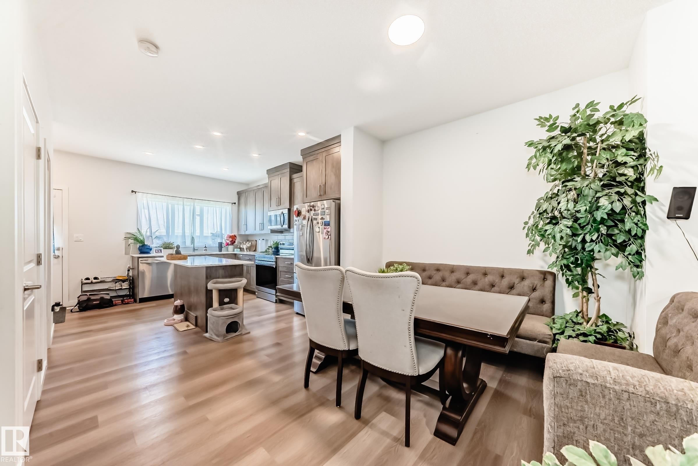 5165 Edgemont Boulevard, Edmonton, AB - Indoor