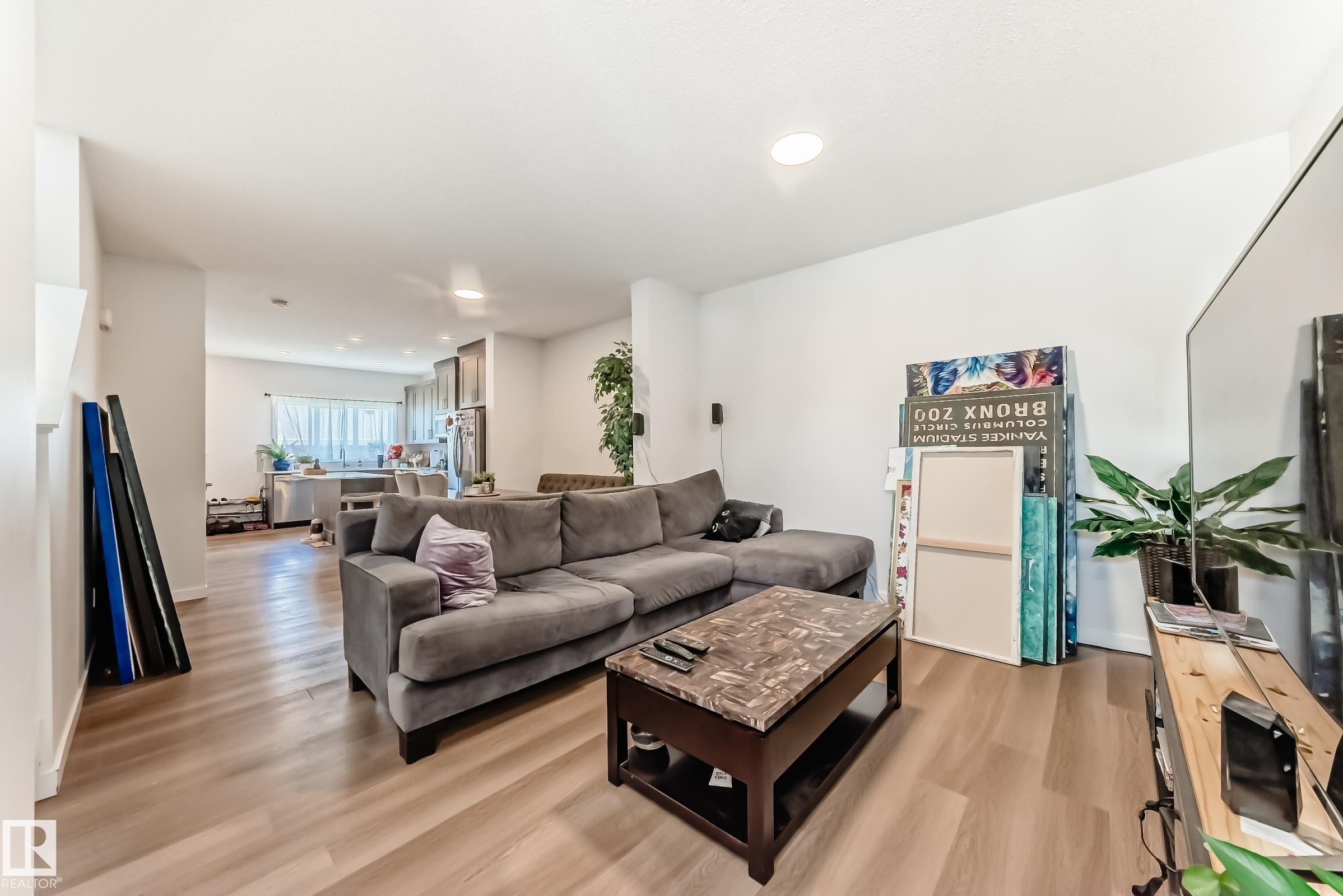 5165 Edgemont Boulevard, Edmonton, AB - Indoor Photo Showing Living Room