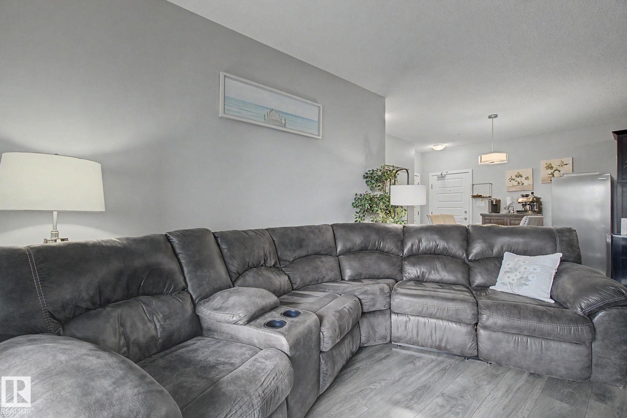 129 503 Albany Way, Edmonton, AB - Indoor Photo Showing Living Room