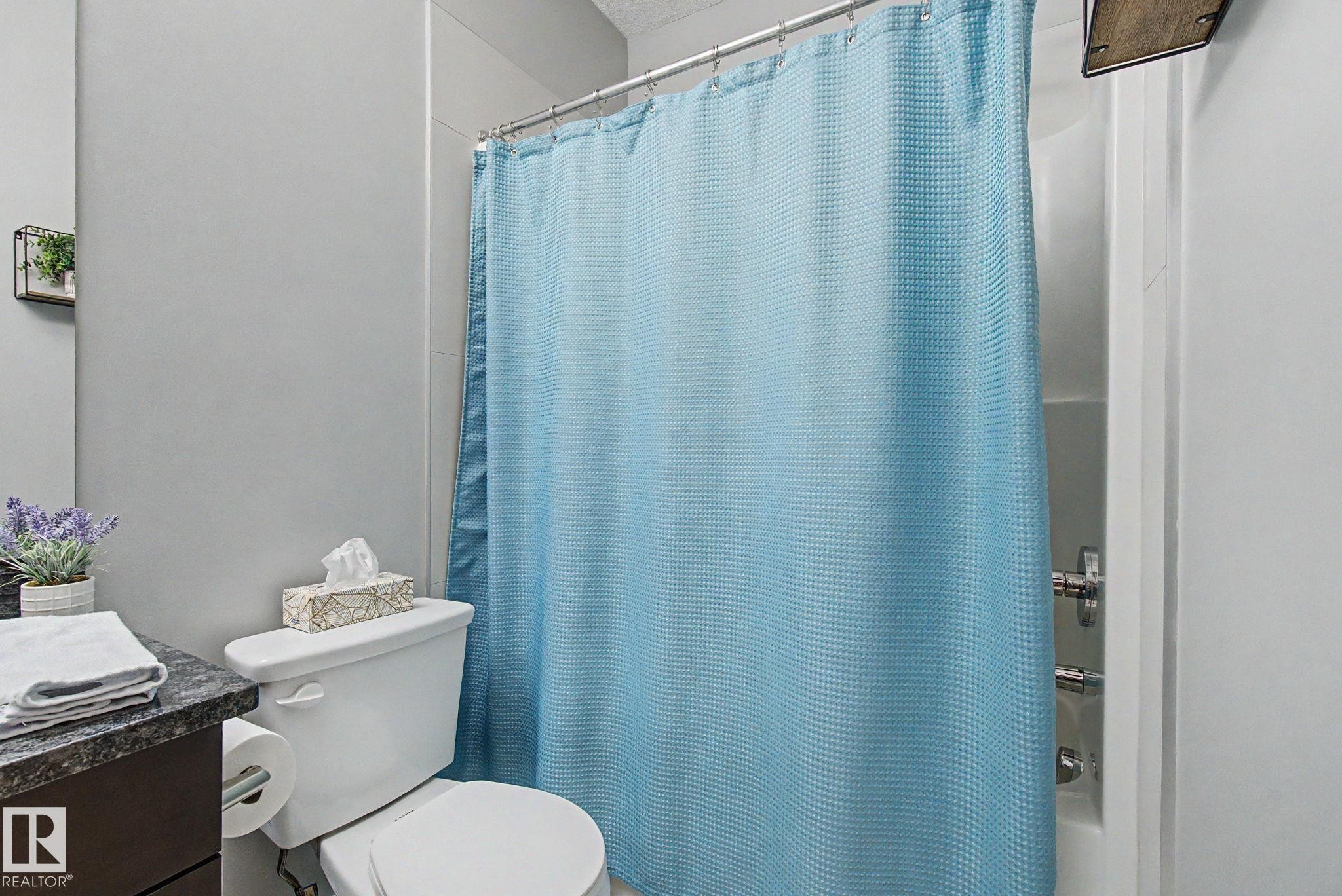 129 503 Albany Way, Edmonton, AB - Indoor Photo Showing Bathroom