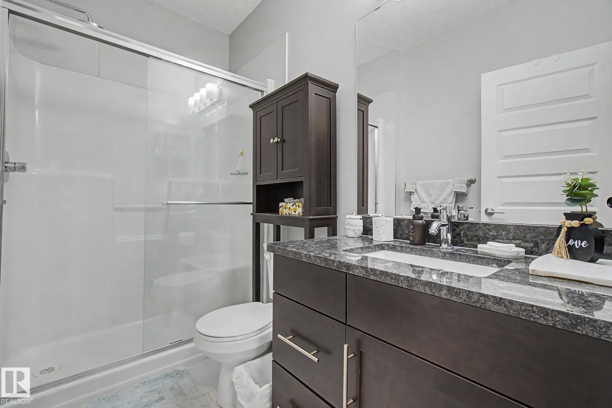129 503 Albany Way, Edmonton, AB - Indoor Photo Showing Bathroom
