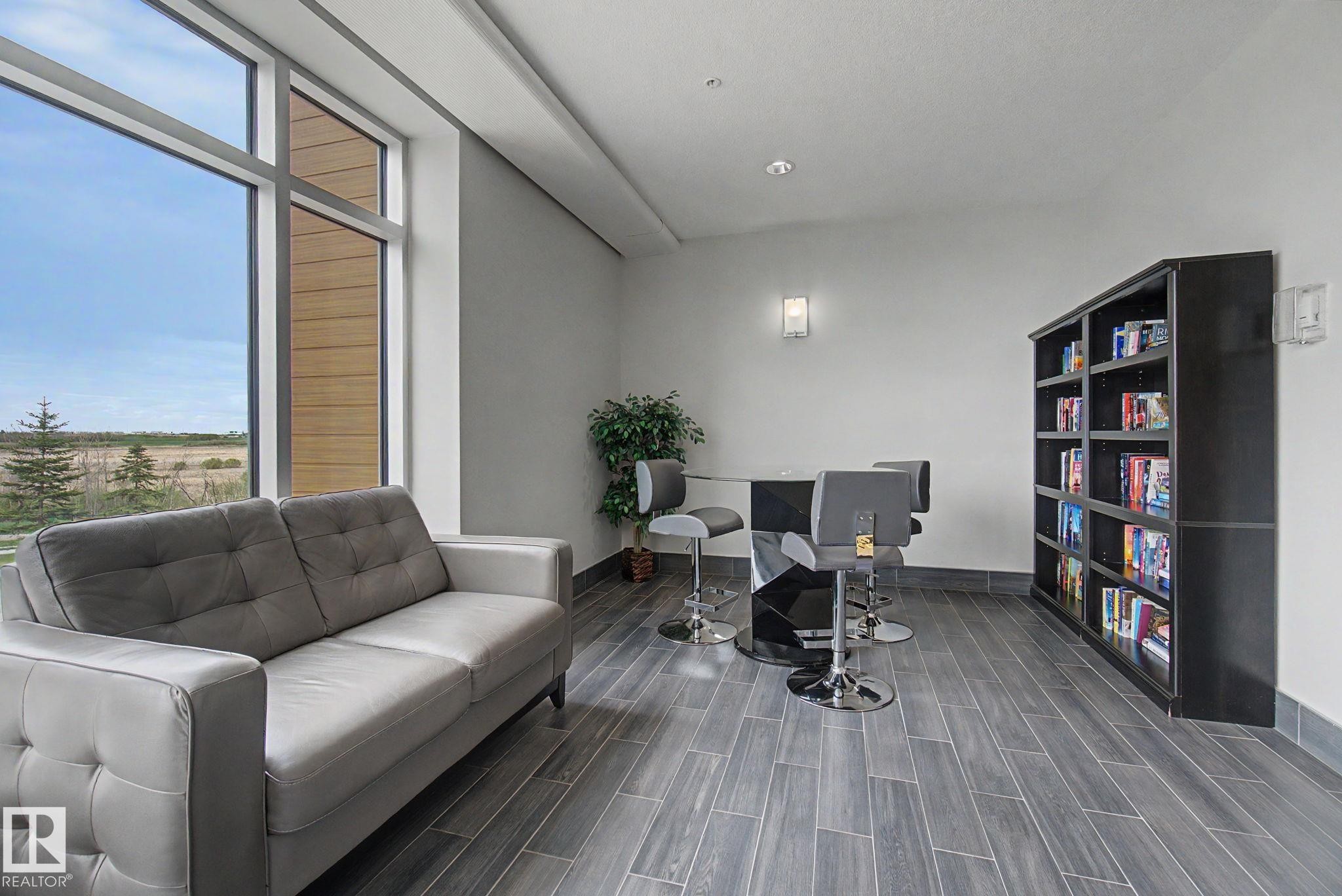 129 503 Albany Way, Edmonton, AB - Indoor