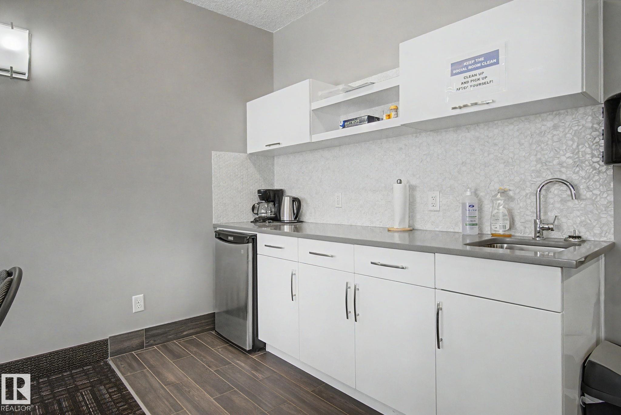 129 503 Albany Way, Edmonton, AB - Indoor Photo Showing Kitchen