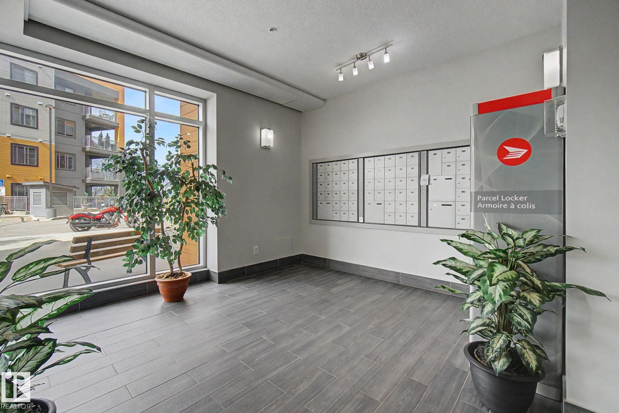 129 503 Albany Way, Edmonton, AB - Indoor Photo Showing Other Room
