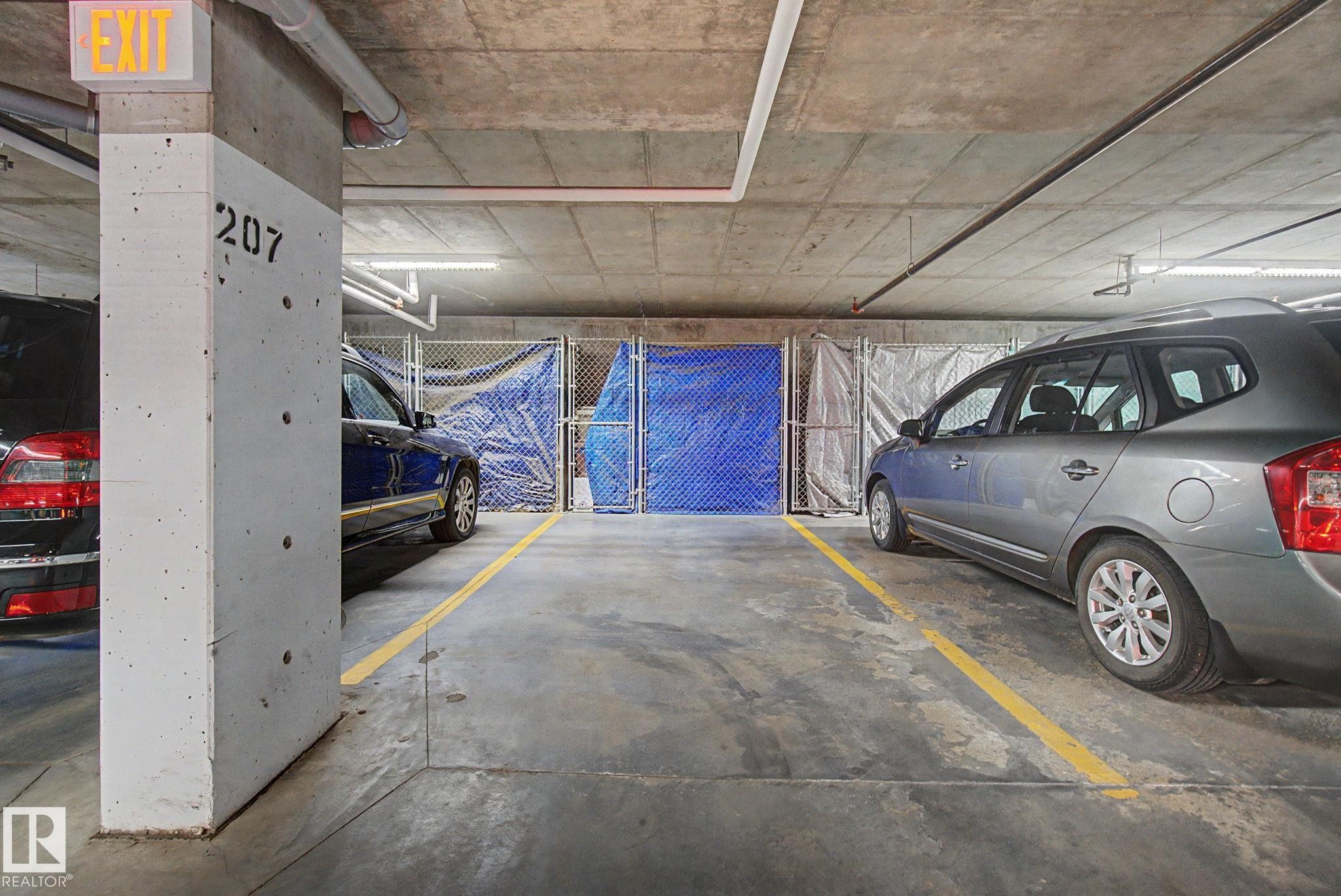 129 503 Albany Way, Edmonton, AB - Indoor Photo Showing Garage