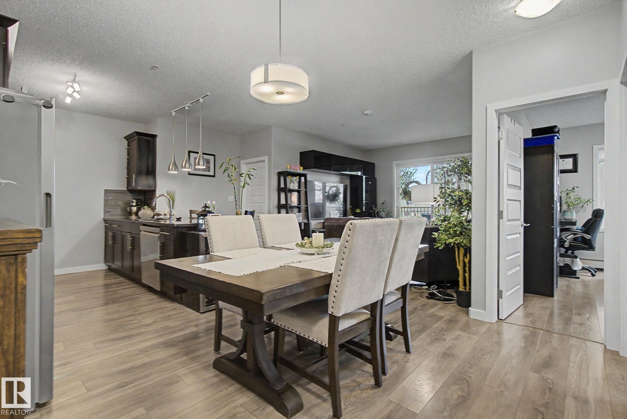 129 503 Albany Way, Edmonton, AB - Indoor Photo Showing Dining Room