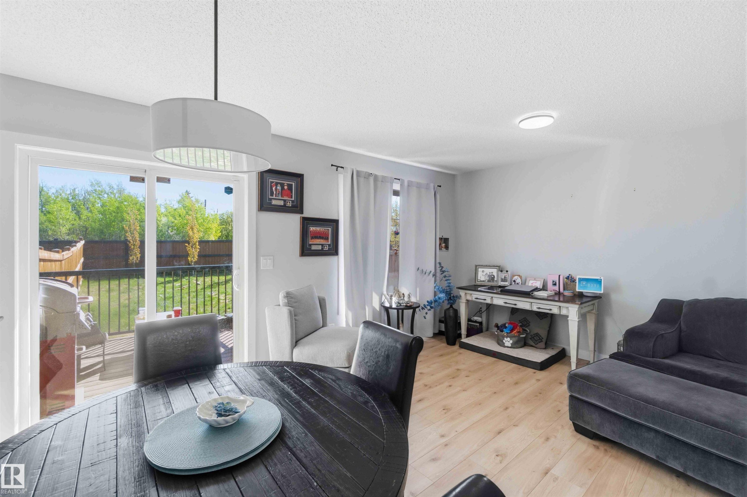 Bright interior with light wood-finish flooring - 5129 Lark Crescent, Edmonton, AB - Indoor Photo Showing Other Room