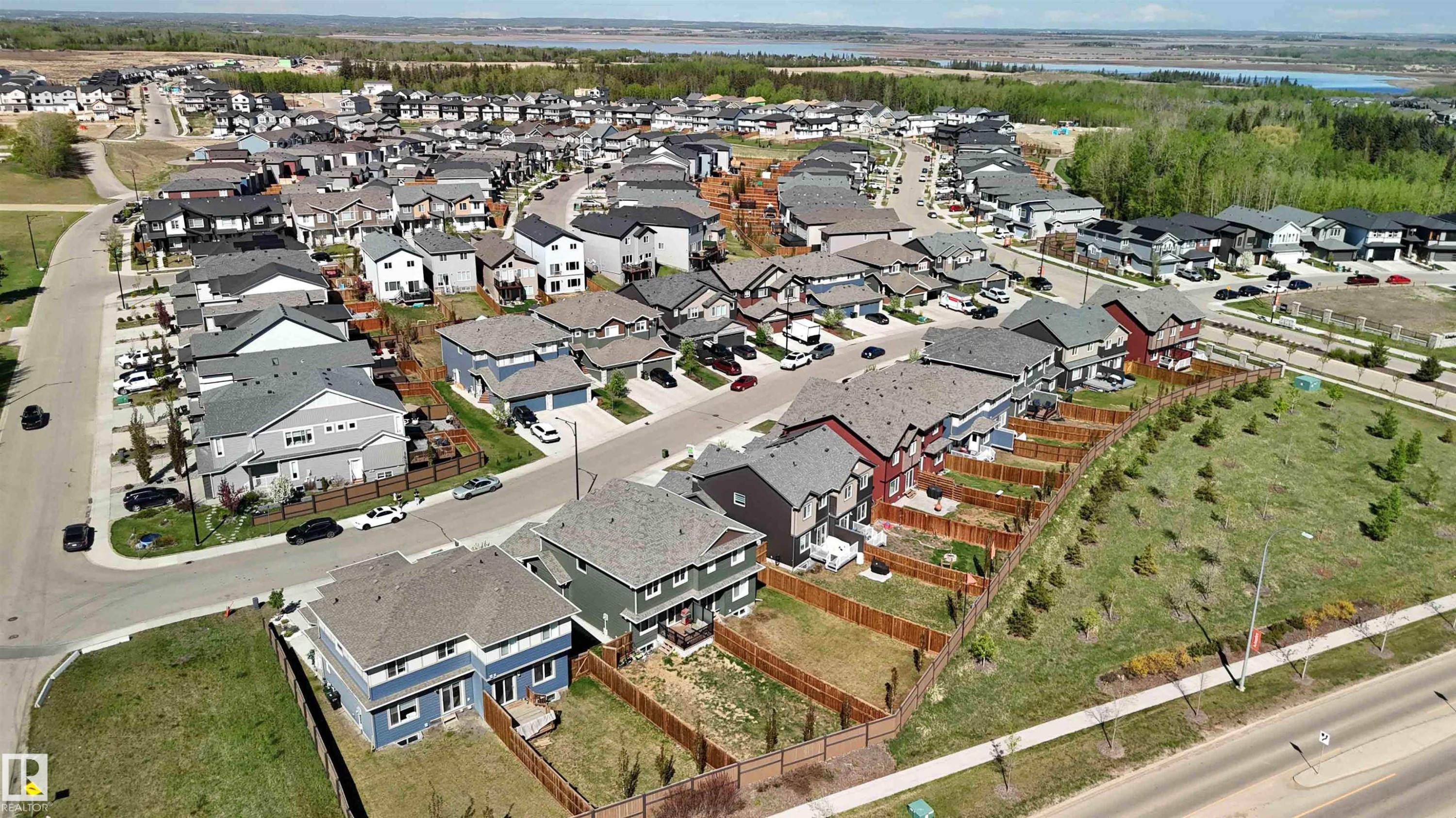 Aerial perspective showcasing a residential community with multiple detached homes - 5129 Lark Crescent, Edmonton, AB - Outdoor With View