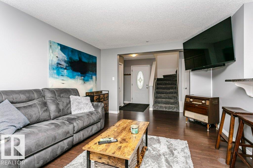 9 Cypress Link, Fort Saskatchewan, AB - Indoor Photo Showing Living Room