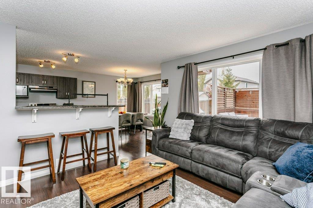 9 Cypress Link, Fort Saskatchewan, AB - Indoor Photo Showing Living Room