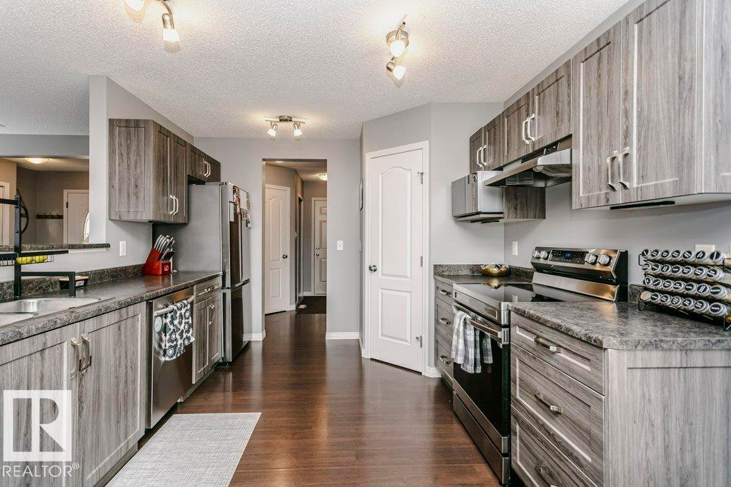 9 Cypress Link, Fort Saskatchewan, AB - Indoor Photo Showing Kitchen With Upgraded Kitchen
