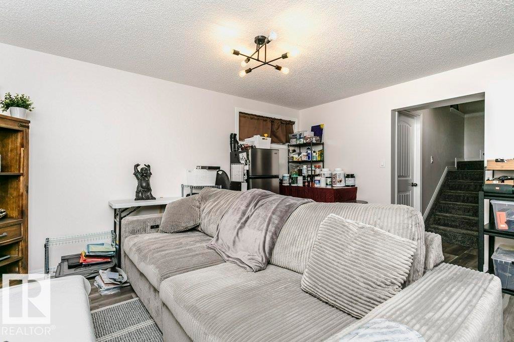 9 Cypress Link, Fort Saskatchewan, AB - Indoor Photo Showing Bedroom