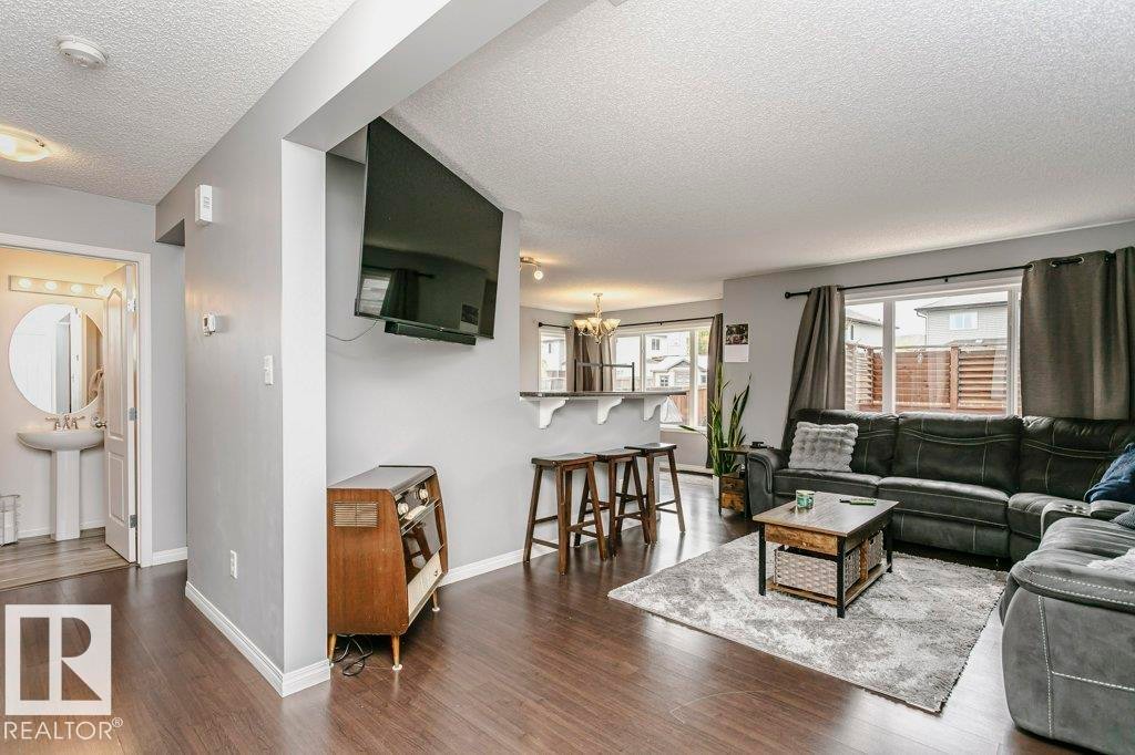 9 Cypress Link, Fort Saskatchewan, AB - Indoor Photo Showing Living Room
