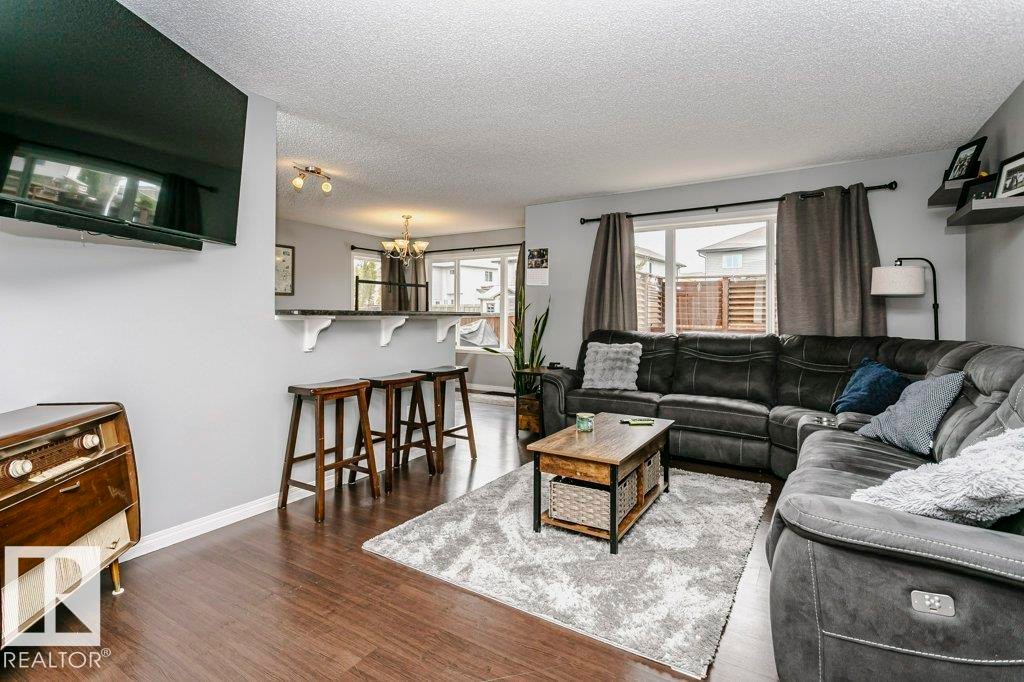9 Cypress Link, Fort Saskatchewan, AB - Indoor Photo Showing Living Room