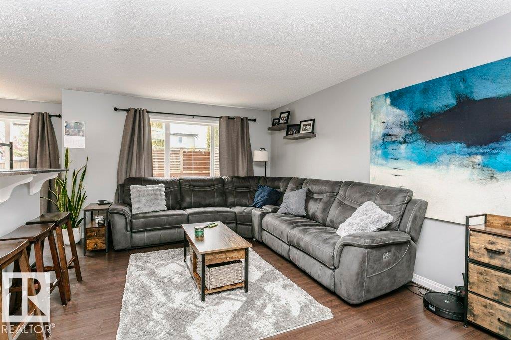 9 Cypress Link, Fort Saskatchewan, AB - Indoor Photo Showing Living Room