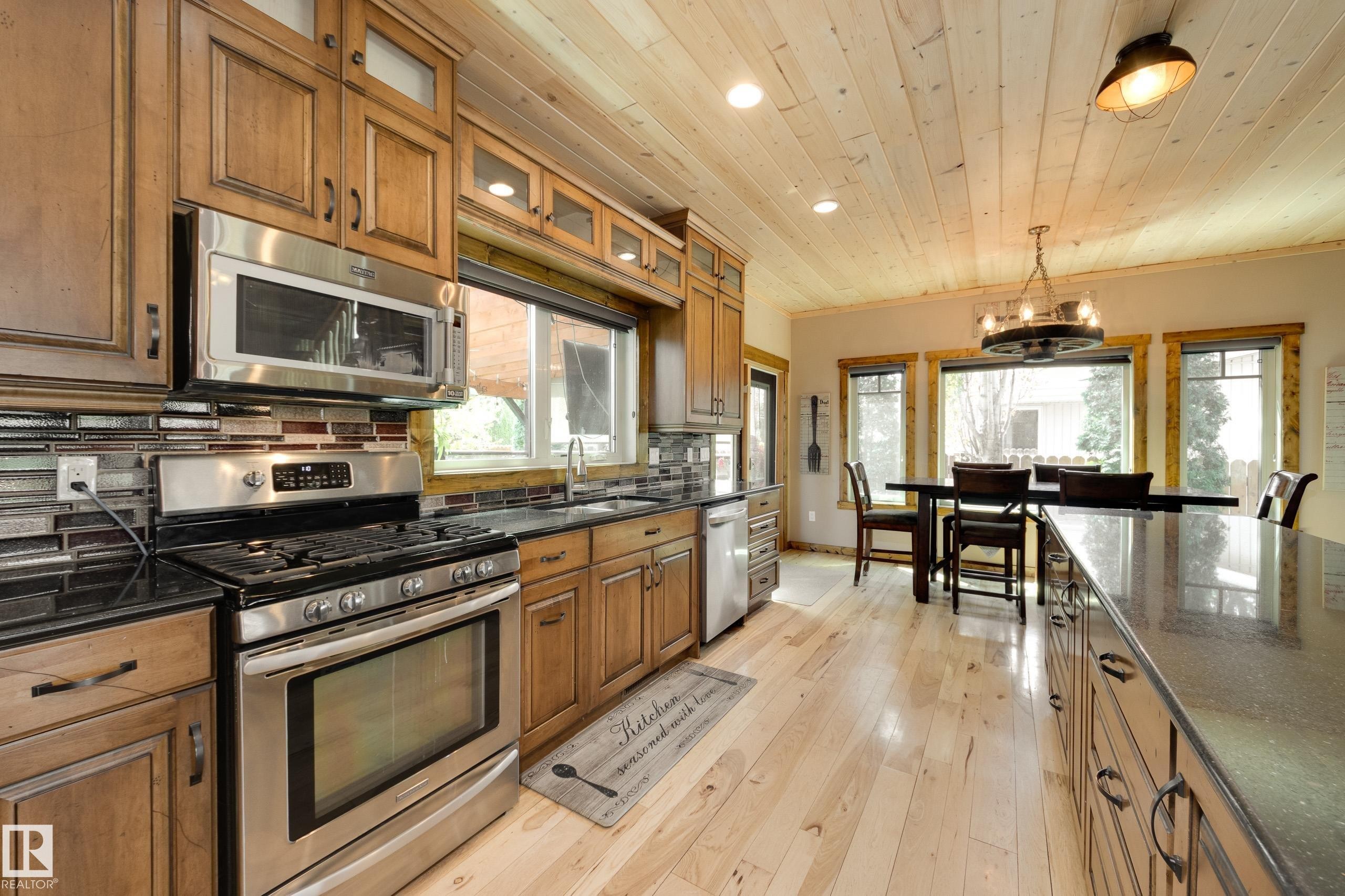 10811 67 Street, Edmonton, AB - Indoor Photo Showing Kitchen