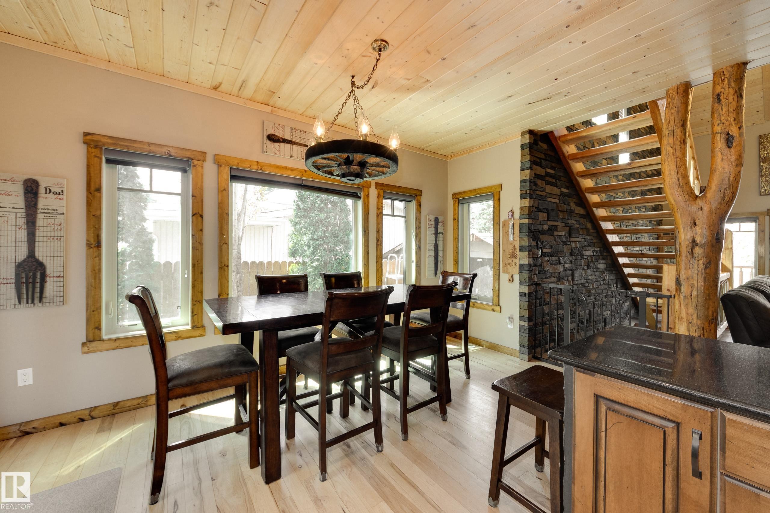10811 67 Street, Edmonton, AB - Indoor Photo Showing Dining Room