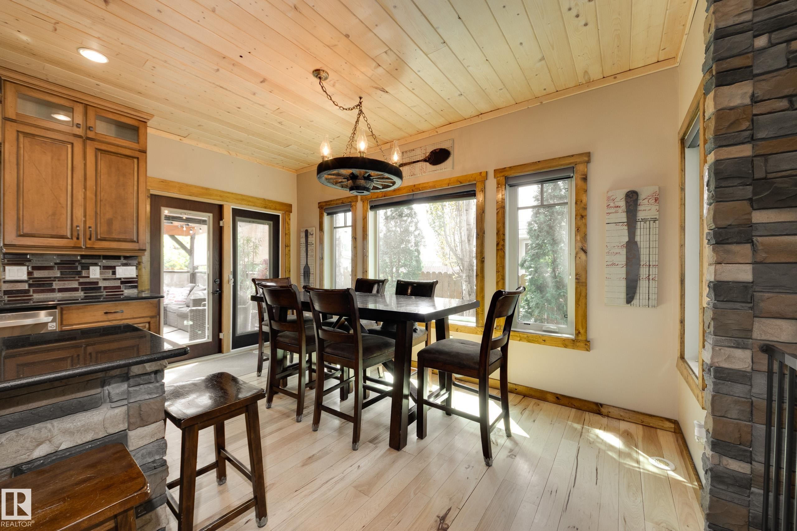 10811 67 Street, Edmonton, AB - Indoor Photo Showing Dining Room